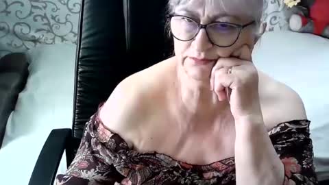 LolkaAlyss online show from February 2025 12:28:01 PM