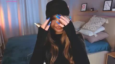 Lola online show from November 2025 08:15:02 AM