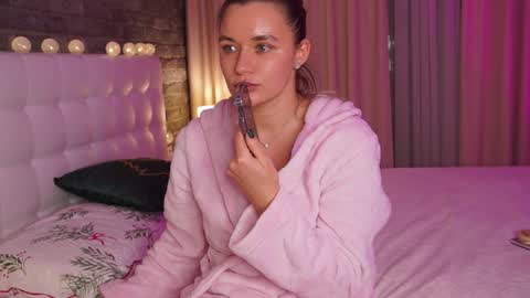 Victoria online show from December 2024 06:25:01 PM