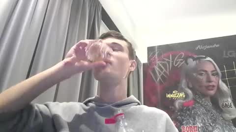 london_tomy online show from December 2025 01:11:02 AM