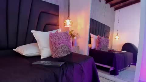 Snapshot of longina_ chatting on June 2026 02:30:01 PM Longina online show from June 2026 02:30:01 PM