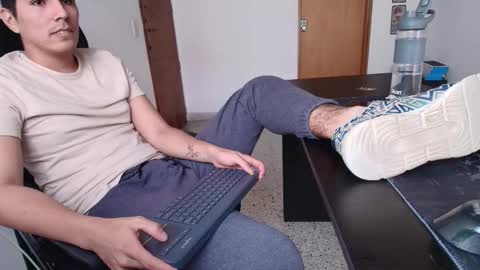 looki 16 online show from October 2025 04:31:02 PM