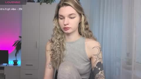 Snapshot of lookluna chatting on May 2026 07:49:02 AM Luna online show from May 2026 07:49:02 AM