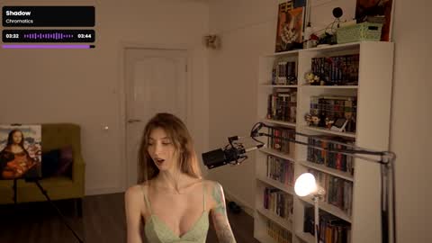 loony_moony online show from October 2025 10:02:01 AM