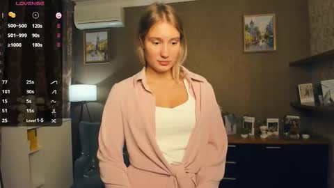 Snapshot of loookat_me chatting on October 2025 08:38:02 PM Jina online show from October 2025 08:38:02 PM