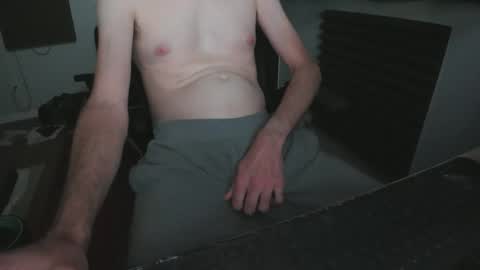 Snapshot of looselycut chatting on April 2026 04:48:01 PM looselycut online show from April 2026 04:48:01 PM
