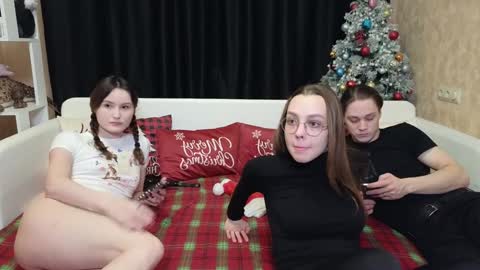 Jean and Isa right couple Mark and Eva left couple online show from December 2024 08:13:01 AM