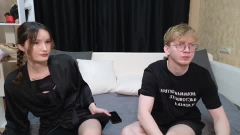 Jean and Isa right couple Mark and Eva left couple online show from February 2025 09:43:01 AM