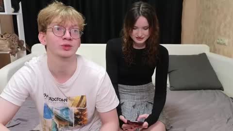 Jean and Isa right couple Mark and Eva left couple online show from February 2025 09:10:01 AM