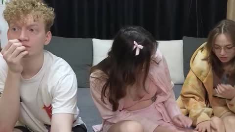 Jean and Isa right couple Mark and Eva left couple online show from March 2026 10:42:01 AM