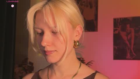 Snapshot of lora_hellyeah chatting on September 2025 04:07:02 PM Lora heil online show from September 2025 04:07:02 PM