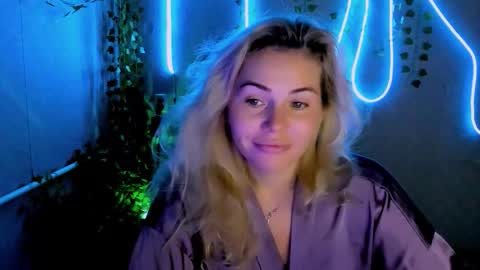 Lora online show from September 2025 02:24:01 AM