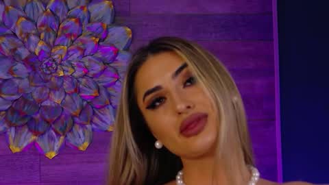 Lora online show from November 2025 08:45:01 PM