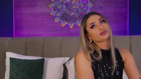 Lora online show from January 2026 08:44:01 PM