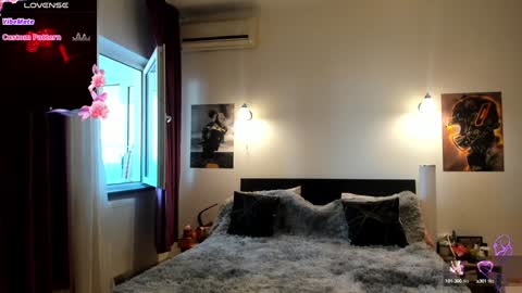 Lora online show from January 2025 12:14:01 PM