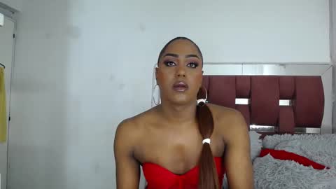 Loraine online show from November 2025 09:26:01 PM