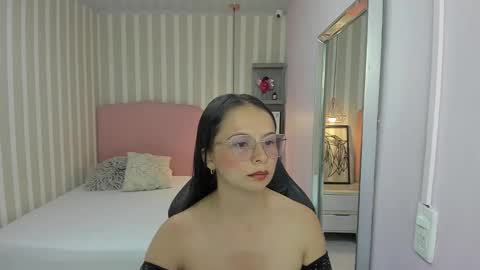 lorelaigiven online show from November 2025 12:27:01 PM