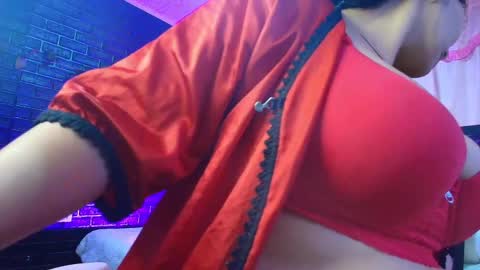 Loren online show from February 2025 08:55:01 PM