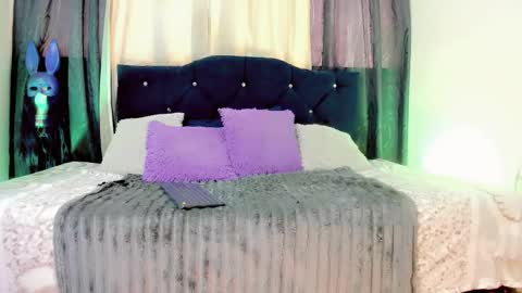 lesly lorena online show from April 2026 07:22:01 PM