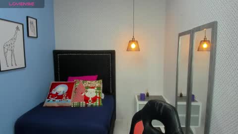 lorenadavies online show from December 2024 12:20:02 PM