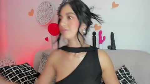 L O R E N online show from February 2025 10:28:02 AM