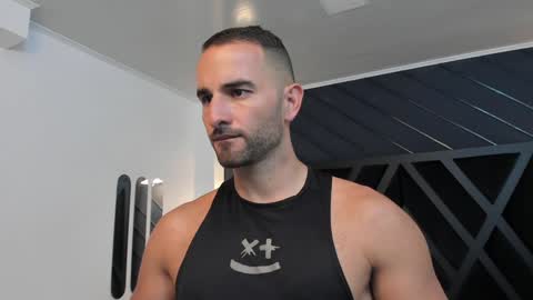  L O R E N Z O  Thumbs Up help  online show from January 2025 05:17:02 PM