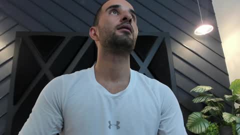  L O R E N Z O  Thumbs Up help  online show from February 2025 09:06:02 PM