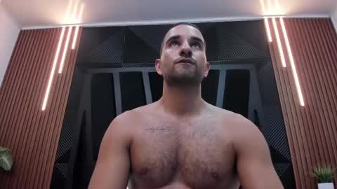  L O R E N Z O  Thumbs Up help  online show from March 2025 09:48:02 PM