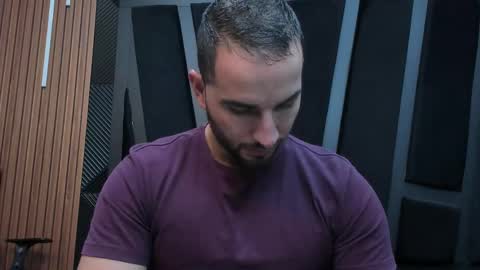  L O R E N Z O  Thumbs Up help  online show from September 2025 05:17:01 PM