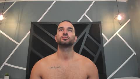  L O R E N Z O  Thumbs Up help  online show from October 2025 11:08:02 AM