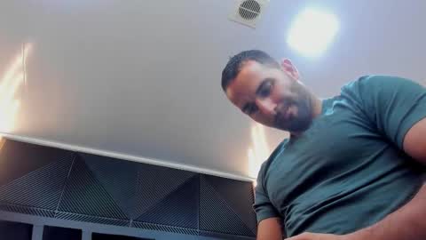  L O R E N Z O  Thumbs Up help  online show from October 2025 05:15:02 PM