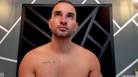  L O R E N Z O  Thumbs Up help  online show from December 2025 06:01:02 PM