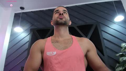  L O R E N Z O  Thumbs Up help  online show from January 2026 01:59:02 PM