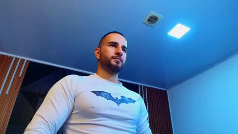 Snapshot of lorenzo_walker_ chatting on April 2026 11:13:02 AM L O R E N Z O Thumbs Up help online show from April 2026 11:13:02 AM