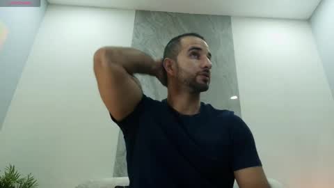 Snapshot of lorenzo_walker_ chatting on May 2026 11:08:02 AM L O R E N Z O Thumbs Up help online show from May 2026 11:08:02 AM