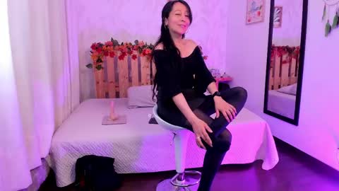 loretta_fraser online show from October 2025 12:58:01 PM