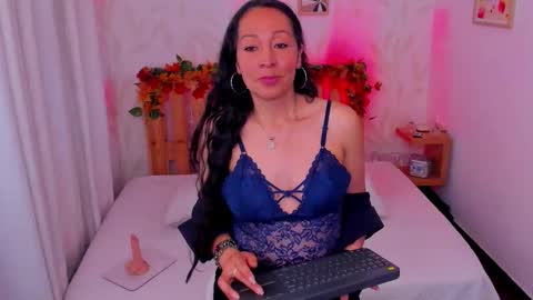loretta_fraser online show from October 2025 01:36:03 PM