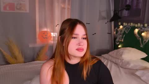 Lori online show from October 2025 06:57:02 PM