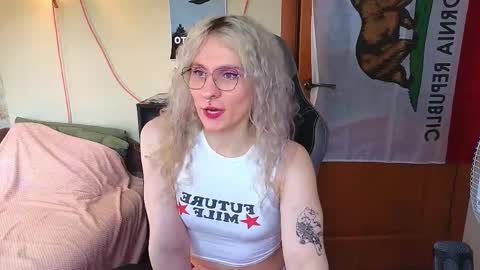 Snapshot of lori_myaf chatting on May 2026 03:06:01 PM Lori ----------------------------------- online show from May 2026 03:06:01 PM