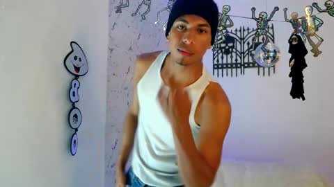 Snapshot of lorian_vikel chatting on October 2025 09:59:02 PM Lorian Vikel online show from October 2025 09:59:02 PM