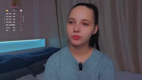 Mia online show from November 2025 02:07:02 PM