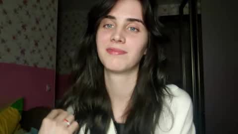 Kira online show from November 2025 04:50:01 PM