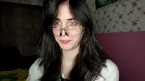 Kira online show from November 2025 03:34:01 PM