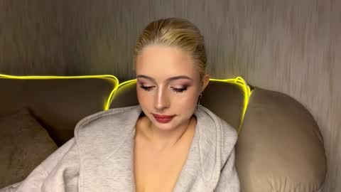 Isabel online show from November 2025 07:31:02 AM