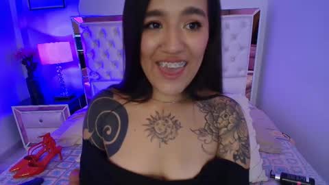 lottie_fox online show from December 2025 04:06:01 AM