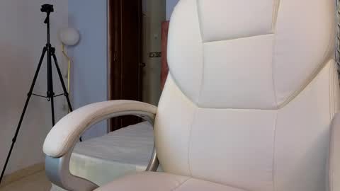  Lou Rosse  online show from December 2024 08:34:01 PM