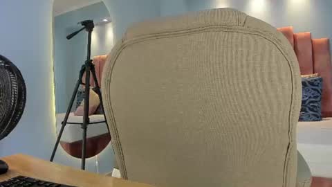 Snapshot of lou_rosse chatting on June 2026 07:23:01 PM Lou Rosse online show from June 2026 07:23:01 PM