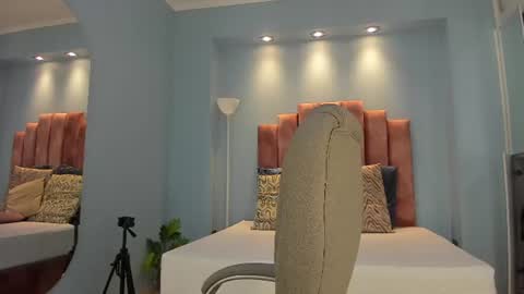 Snapshot of lou_rosse chatting on July 2026 07:05:01 PM Lou Rosse online show from July 2026 07:05:01 PM