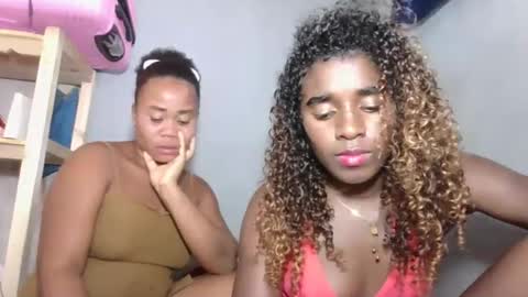 Snapshot of louane98 chatting on February 2026 09:03:02 AM louane98 online show from February 2026 09:03:02 AM