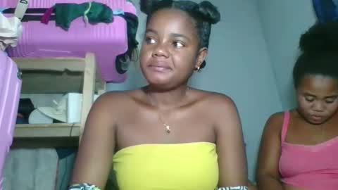 Snapshot of louane98 chatting on February 2026 12:23:02 PM louane98 online show from February 2026 12:23:02 PM